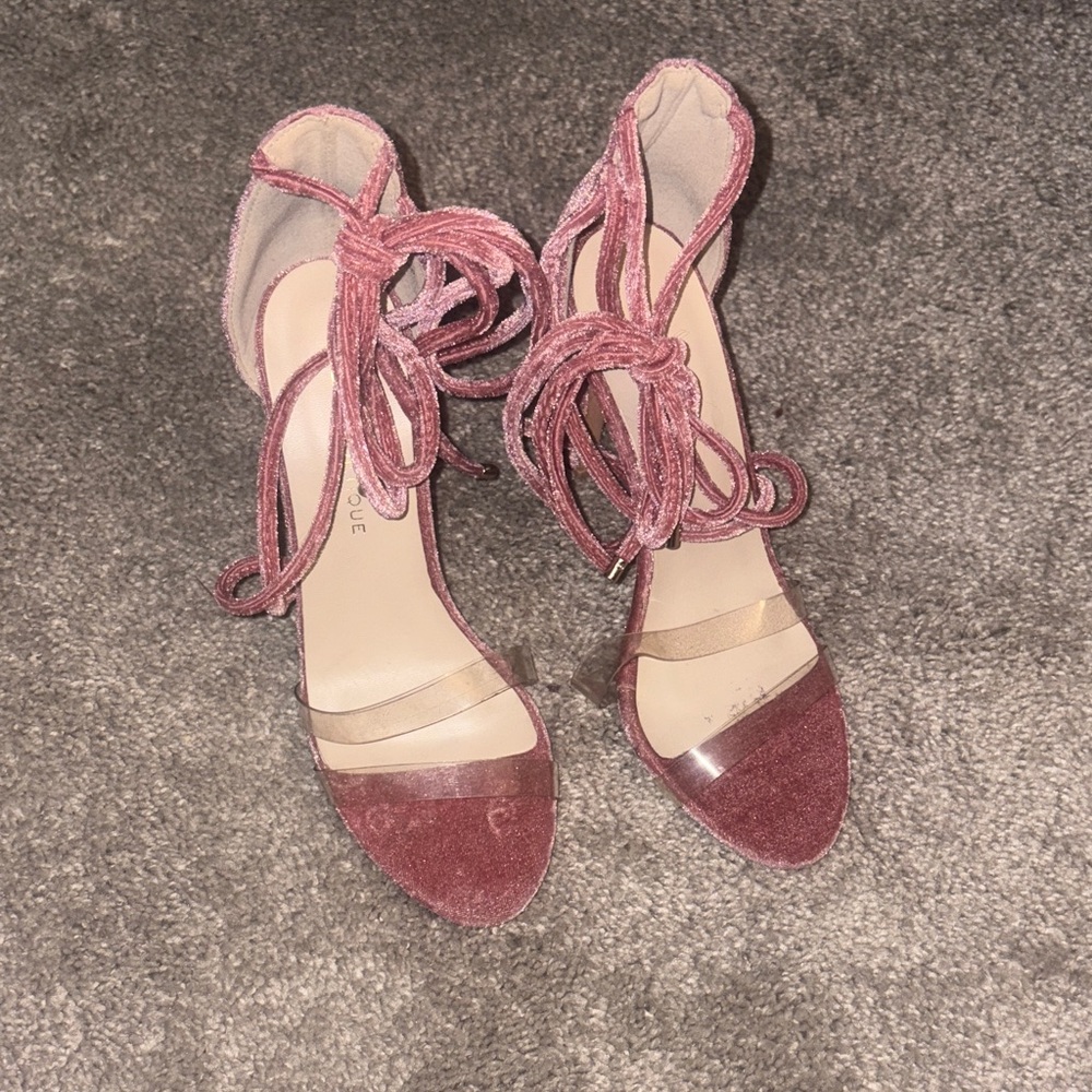 Lola Shoetique Elegant Velvet High Heels size 6.5
4 inches high
